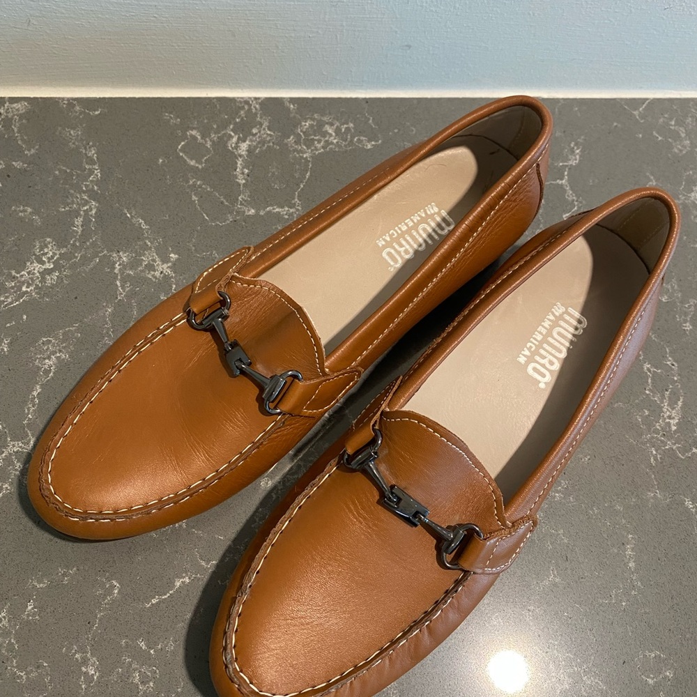 Munro American loafers ladies 8.5 M gently worn excellent condition. - Picture 8 of 8
